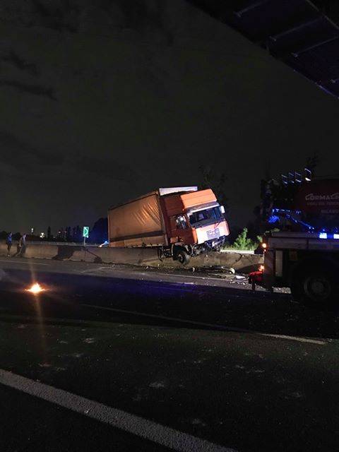 Rho: incidente in autostrada - foto di Andrea Marcato