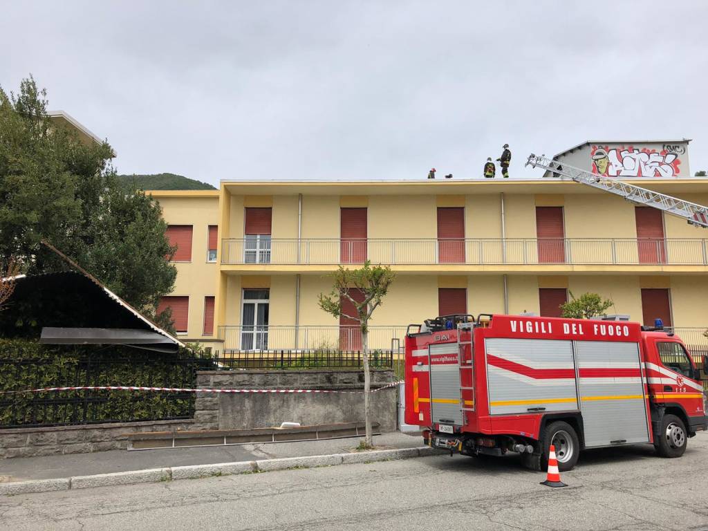 Vola via il tetto dell'ospedale di Cittiglio