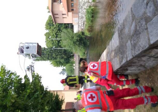 Fiume Olona: i Vigili del Fuoco salvano un uomo