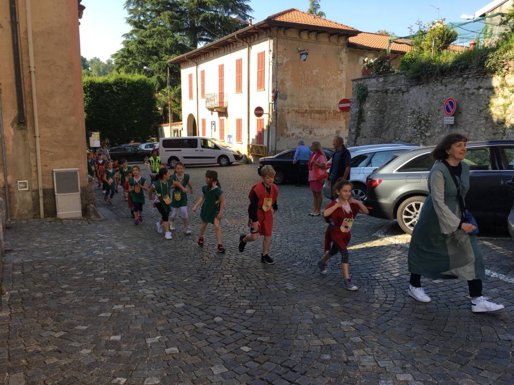 Azzate, una festa della scuola in stile medioevale