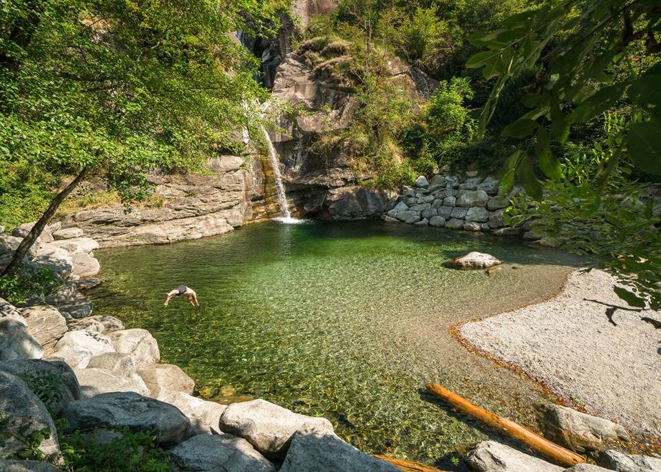 bagno fiume Canton Ticino 