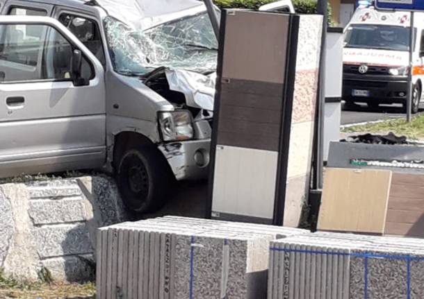 Incidente auto moto sulla statale