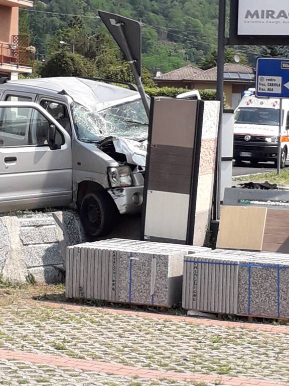 Incidente auto moto sulla statale