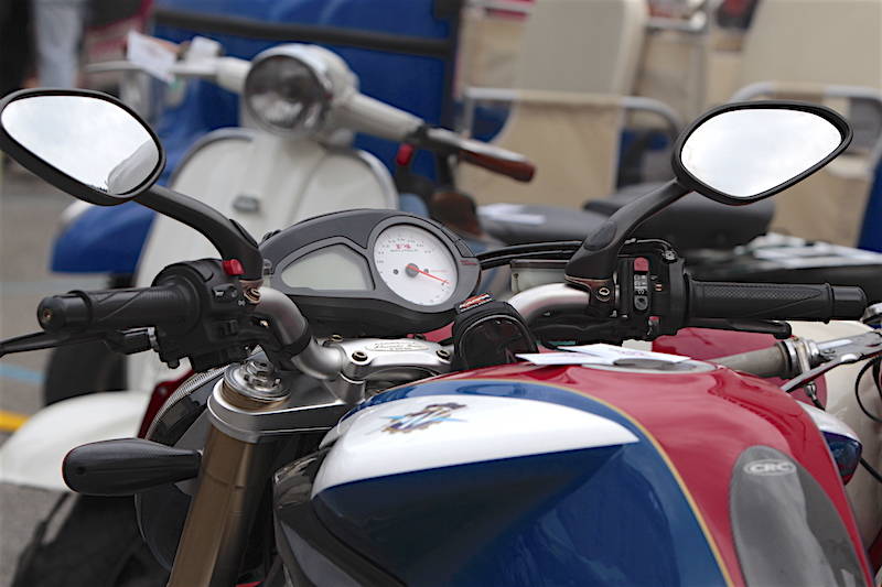 Motoraduno in piazza