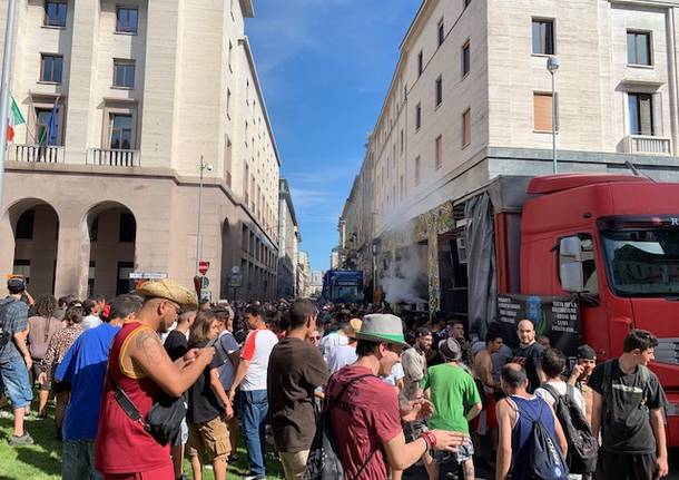 A Varese la street parade della marijuana