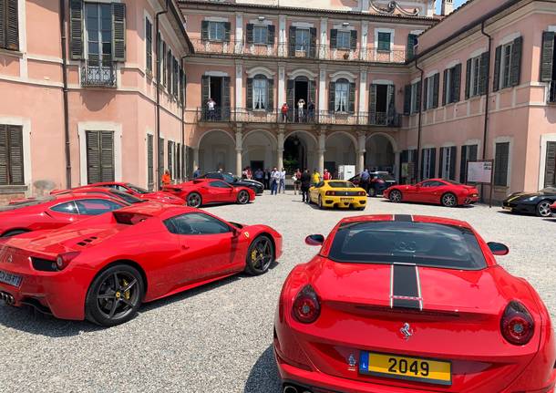 Tappa nella città giardino per un gruppo di Ferrari “In gita”