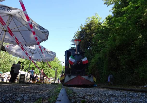 In migliaia lungo l'Olona per Girinvalle