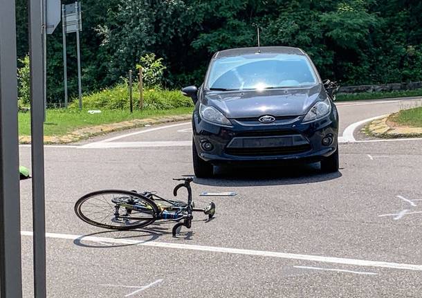 incidente stradale albizzate ciclista investito