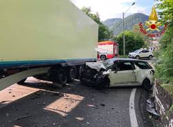 Incidente tra auto e camion a Lavena Ponte Tresa