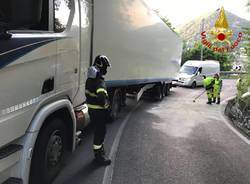 Incidente tra auto e camion a Lavena Ponte Tresa