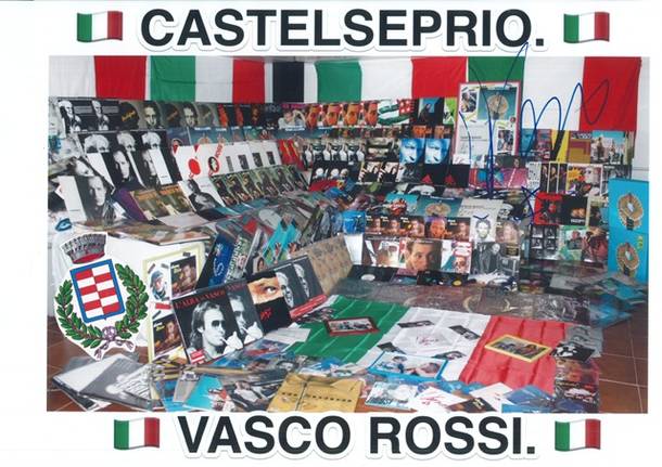 Marco collezionista dei dischi di Vasco Rossi