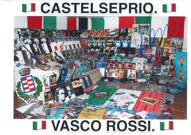 Marco collezionista dei dischi di Vasco Rossi 