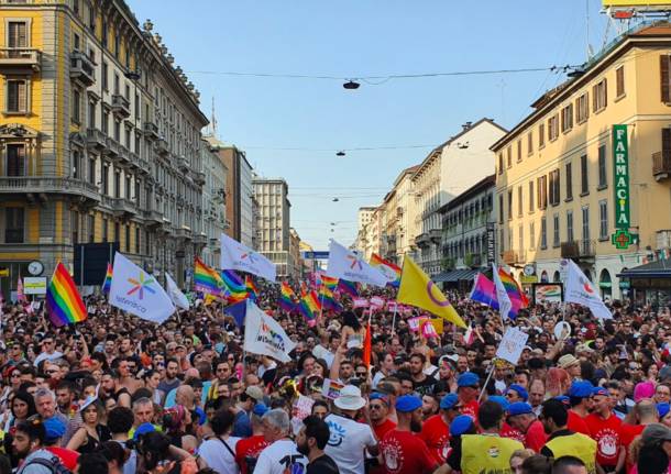 Più di 300mila persone al Milano Pride