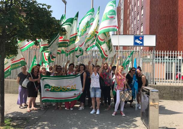 protesta lavoratori pulizie ospedale busto arsizio