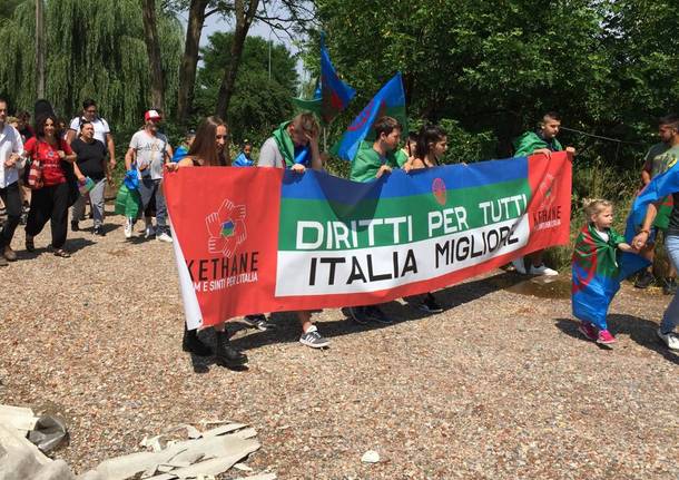 sinti in corteo a Gallarate