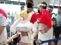 Addii al celibato goliardici a Malpensa