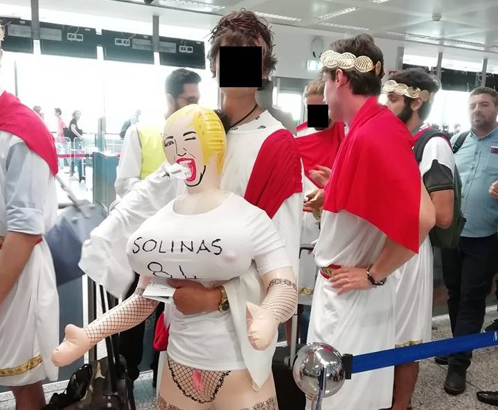 Addii al celibato goliardici a Malpensa