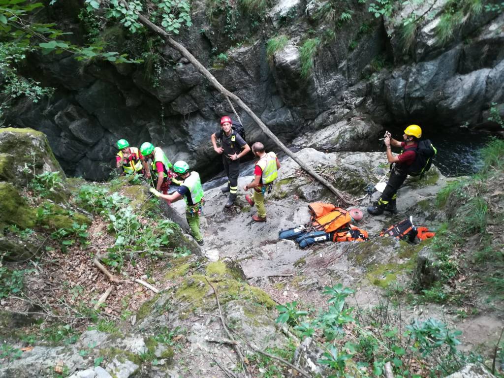 Cade alle cascate di Cittiglio, morto un ragazzo di 23 anni