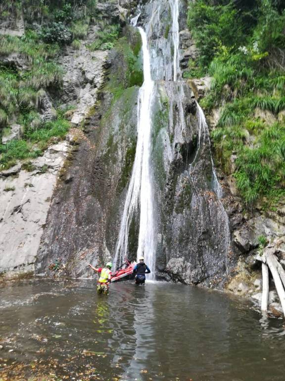 Cade alle cascate di Cittiglio, morto un ragazzo di 23 anni