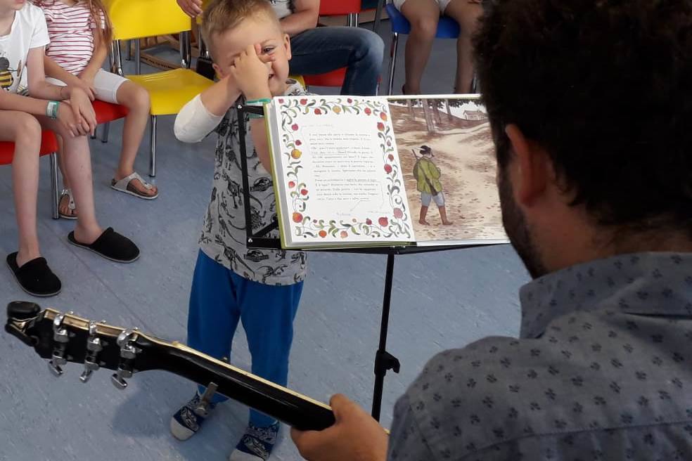 Cantastorie in pediatria al Del Ponte