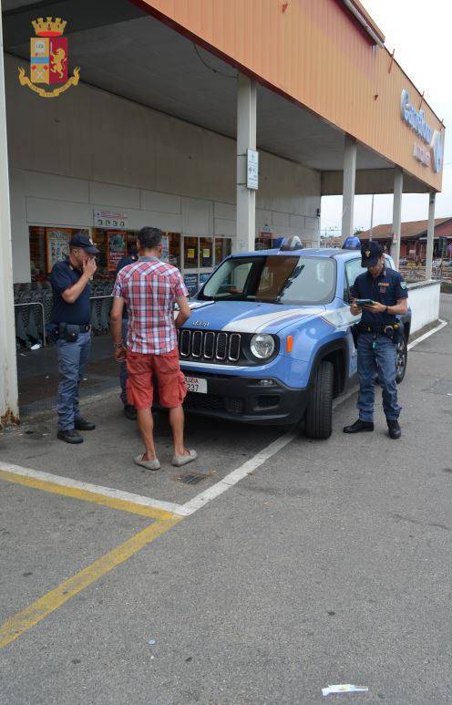 Polizia in azione nelle aree semi centrali