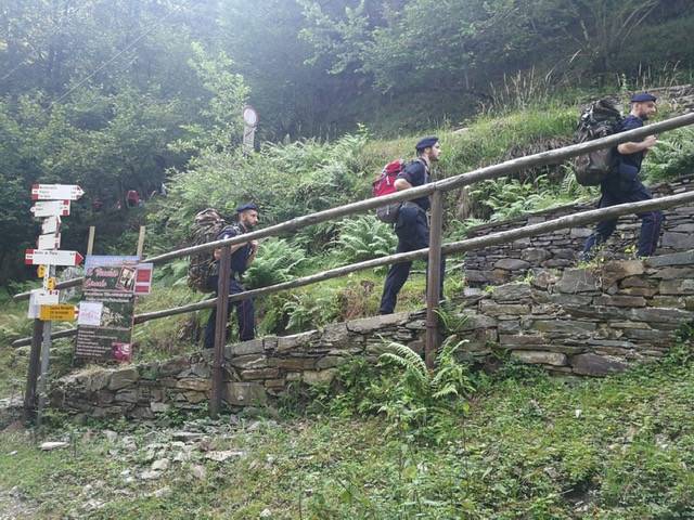 Monteviasco, rifornimenti in spalla