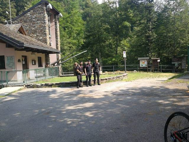 Monteviasco, rifornimenti in spalla
