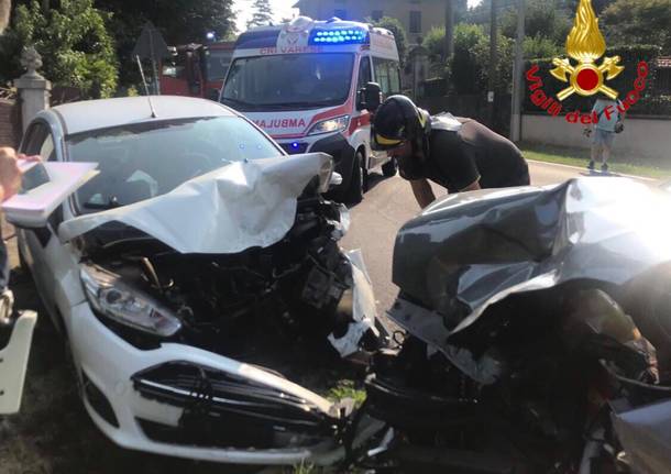 incidente stradale frontale