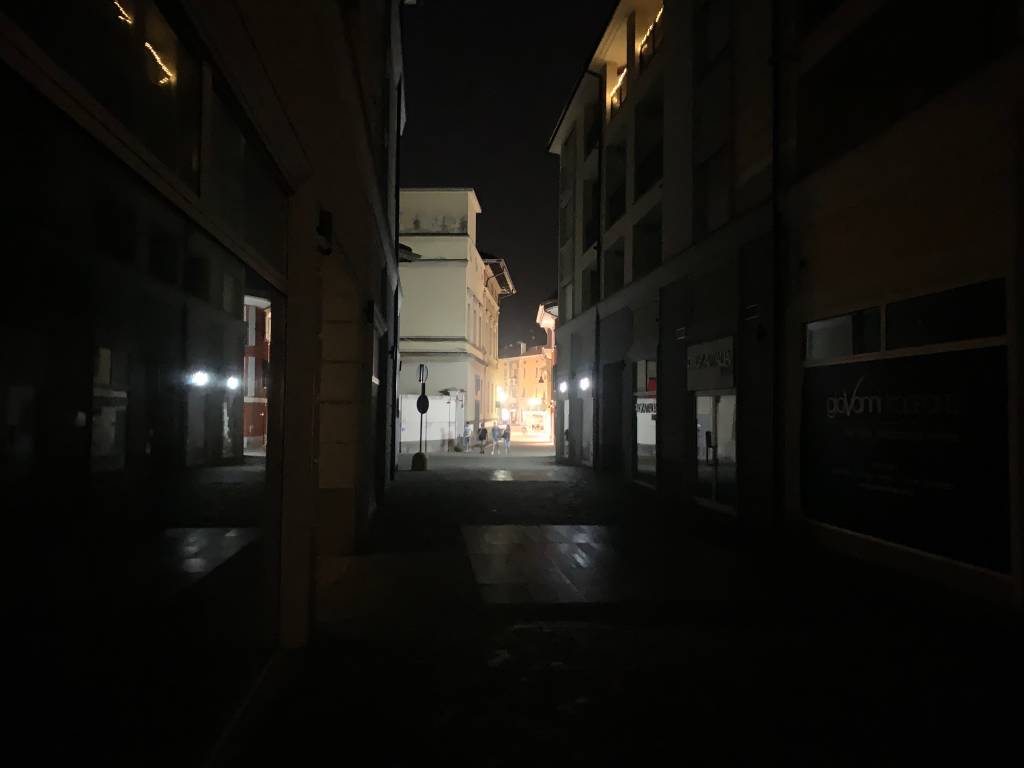 Il buio nel centro di Busto