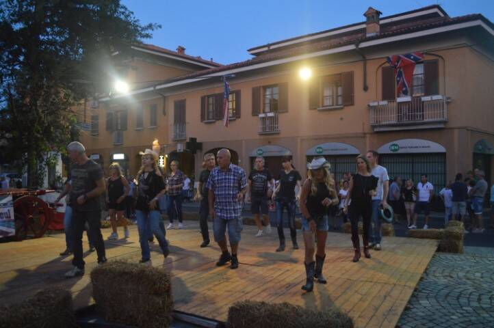 nerviano country e   state fuori notte bianca facciamo quadrato  12 