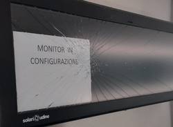 Nuovi monitor già rotti alla stazione di Varese