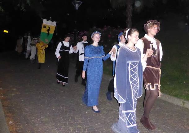 Corteo in costume per il palio di Masnago