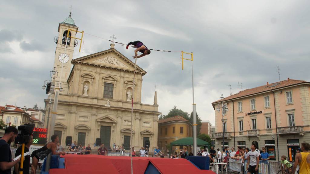 Salto con l'asta a Saronno