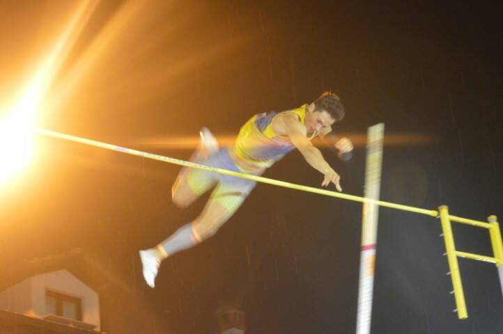 salto con l asta nerviano  24 