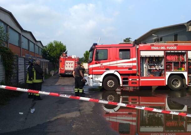 Incendio a Settimo Milanese, brucia deposito di stoccaggio rifiuti