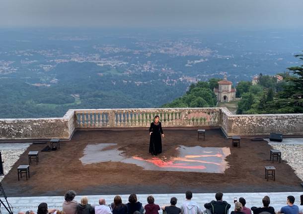 Tra sacro e sacro monte: pienone pr la "prima" di Andrea Chiodi