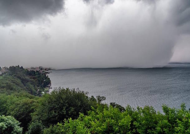 La pioggia sul Lago Maggiore