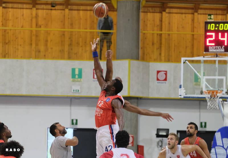 Amichevole a Bormio: Openjobmetis - Efes 66-77