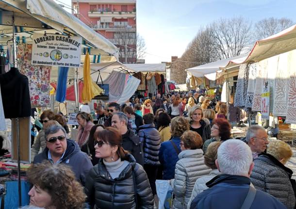 Gli Ambulanti di Forte dei Marmi a Angera 2019