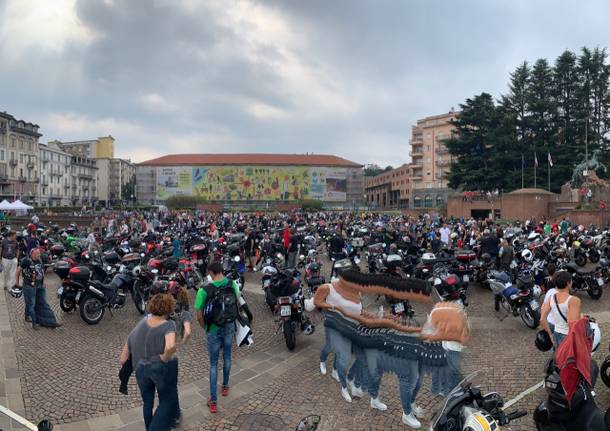 Motoadunata alpina: le foto delle moto in piazza Repubblica