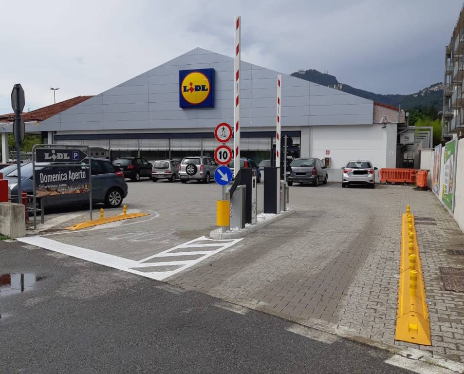 Parcheggi Lidl: le sbarre
