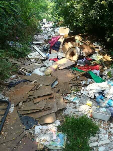 Rifiuti pogliano nerviano discarica abusiva strada  1 