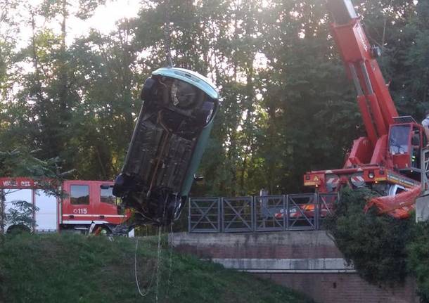 auto nel ticino somma lombardo