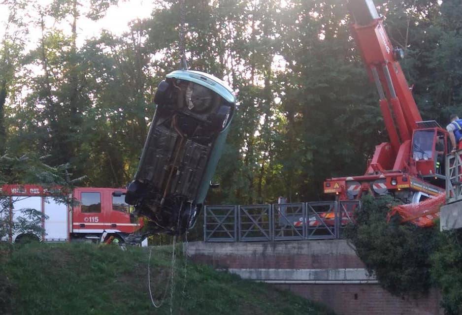 auto nel ticino somma lombardo