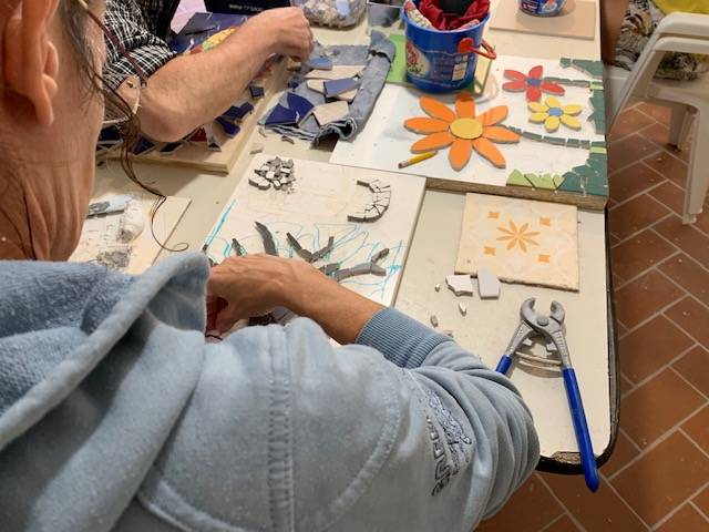 La scuola di mosaico nella sacrestia della chiesa