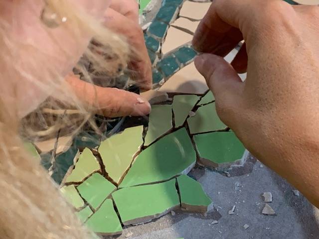 La scuola di mosaico nella sacrestia della chiesa