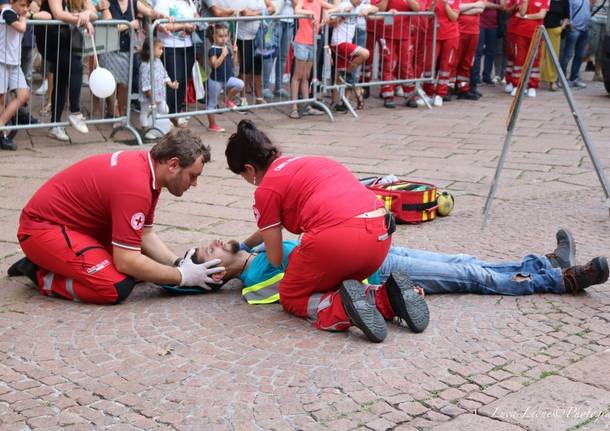 Croce Rossa, festa in centro a Varese (foto Luca Leone)