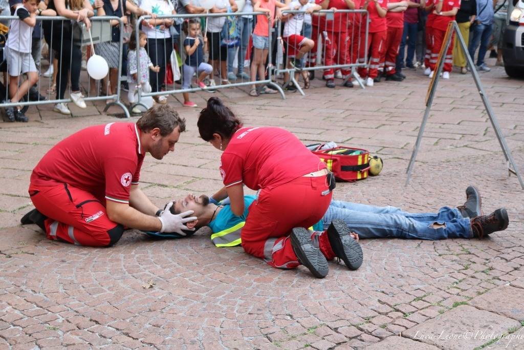 Croce Rossa, festa in centro a Varese (foto Luca Leone)