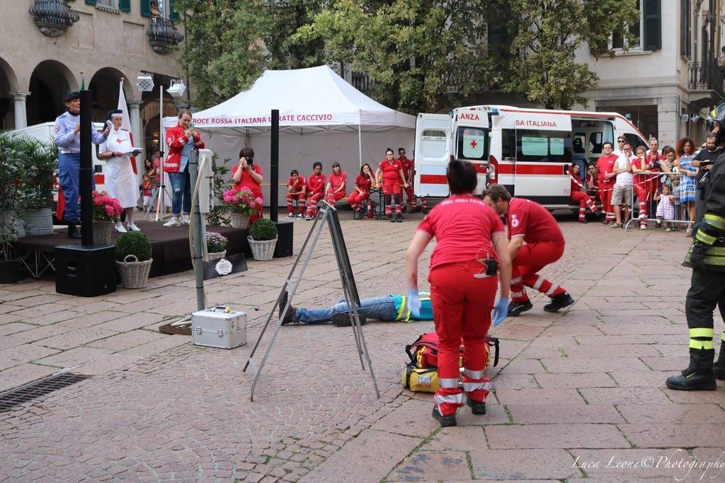 Croce Rossa, festa in centro a Varese (foto Luca Leone)