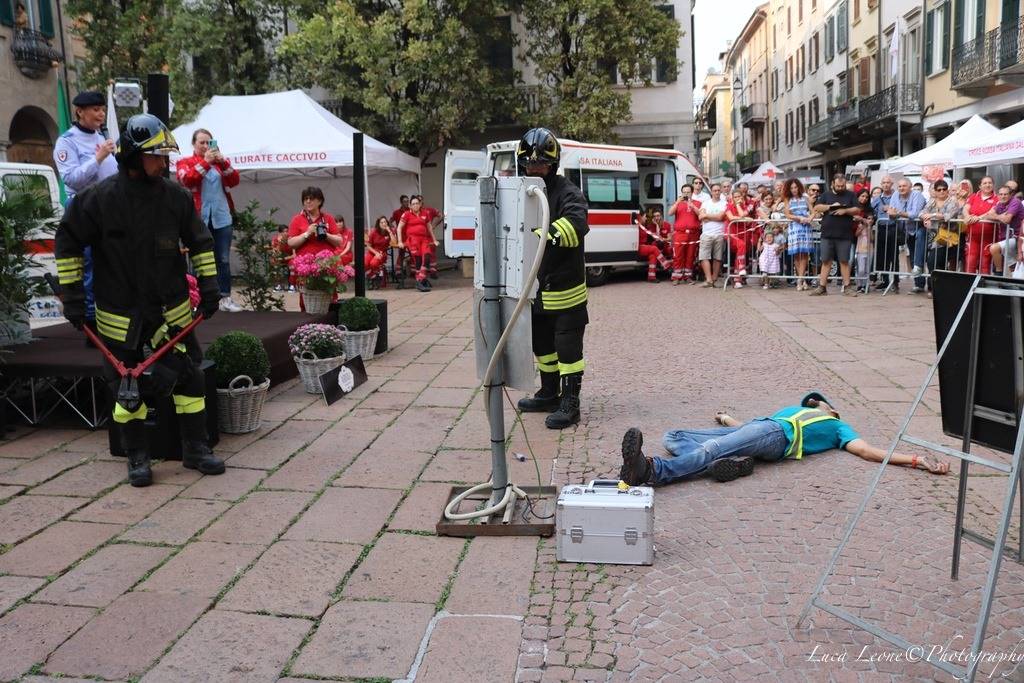 Croce Rossa, festa in centro a Varese (foto Luca Leone)